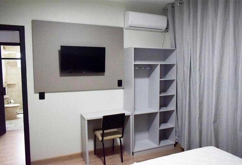 침실 2개 아파트, Giacomin