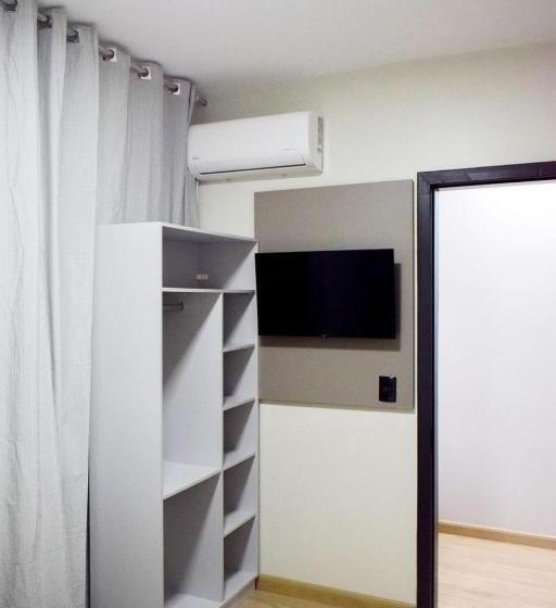 침실 2개 아파트, Giacomin