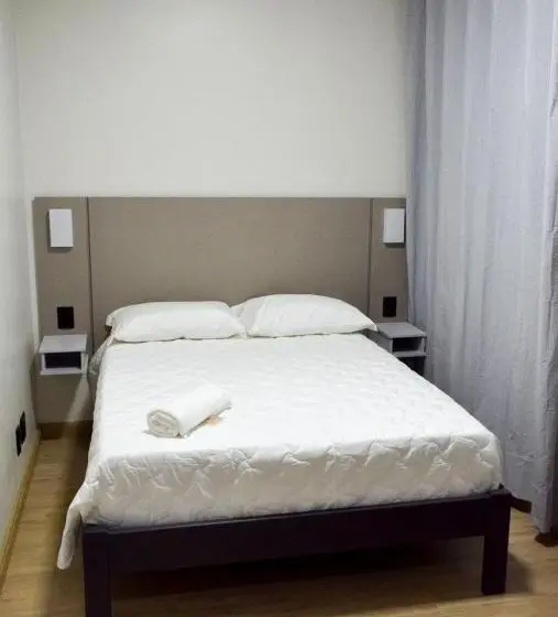 ２ベッドルームアパートメント, Giacomin