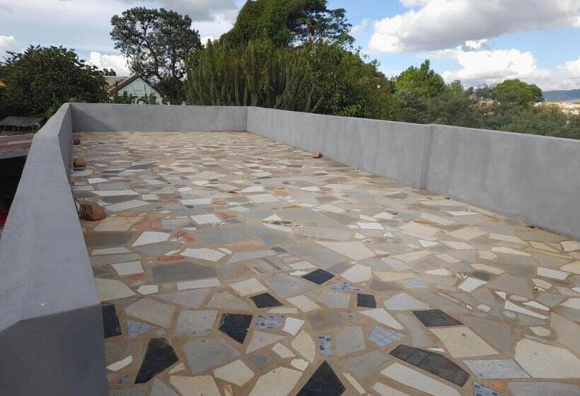 اتاق استاندارد سه تخته با چشمانداز استخر, Chez Joël