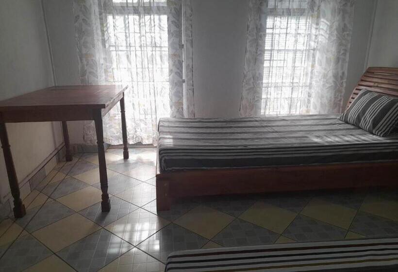 استودیو خانوادگی, Chez Joël