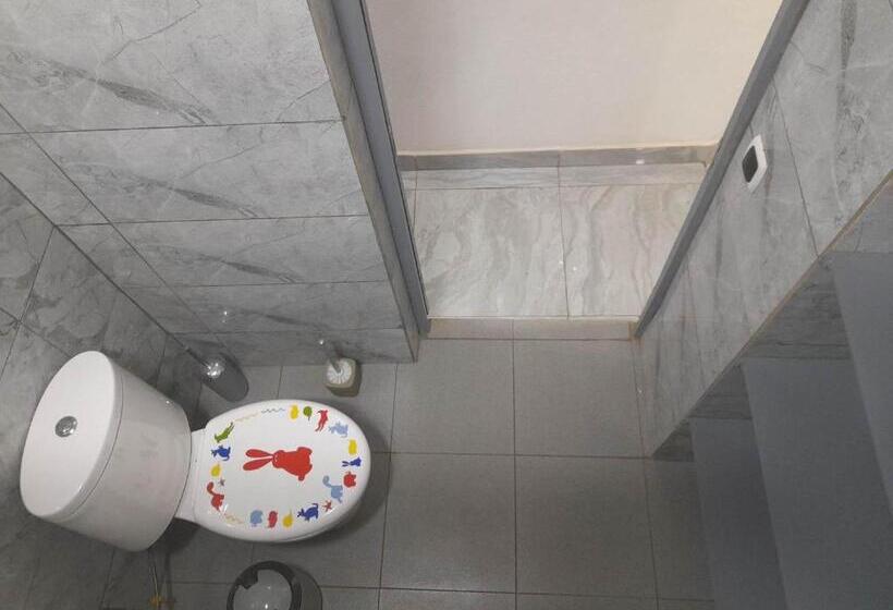 استودیو خانوادگی, Chez Joël