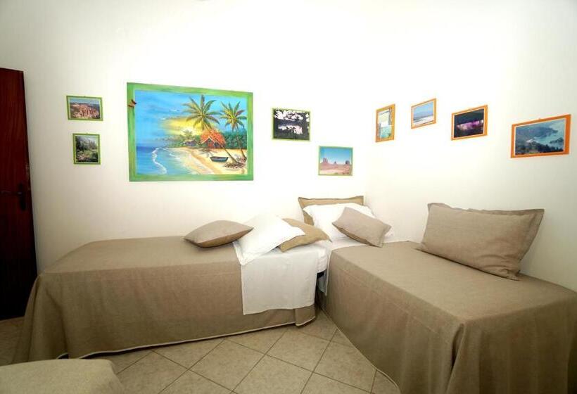 דירת חדר, La Mimosa 2