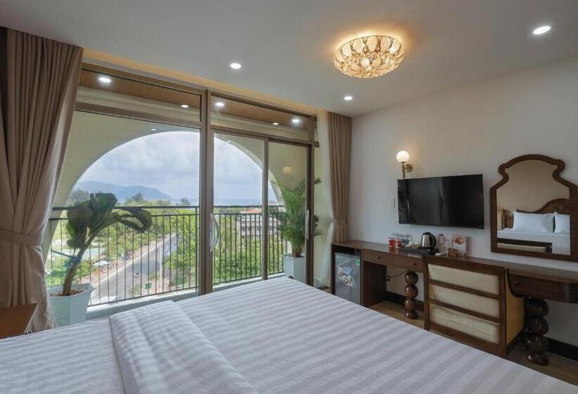 اتاق لوکس با بالکن و چشمانداز دریا, Maya Hotel 4