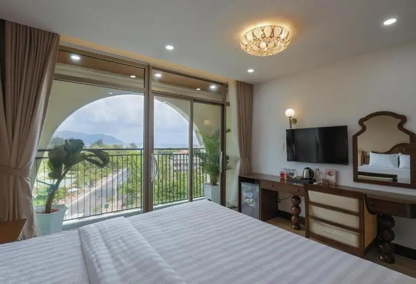 اتاق لوکس با بالکن و چشم‌انداز دریا, Maya Hotel 4