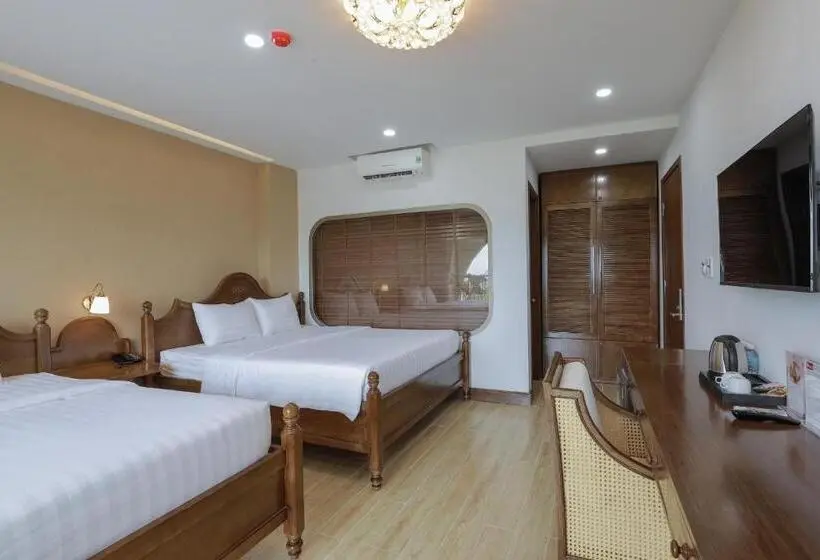 اتاق استاندارد چهار تخته با چشم‌انداز دریا, Maya Hotel 4