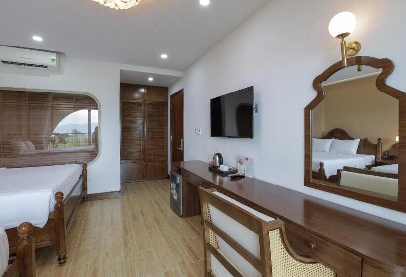 اتاق استاندارد چهار تخته با چشمانداز دریا, Maya Hotel 4