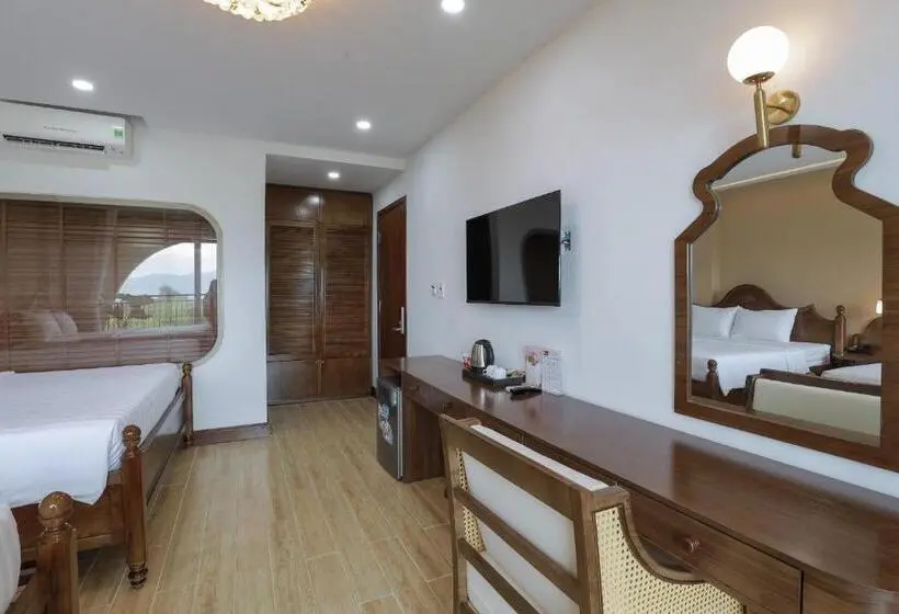 اتاق استاندارد چهار تخته با چشم‌انداز دریا, Maya Hotel 4