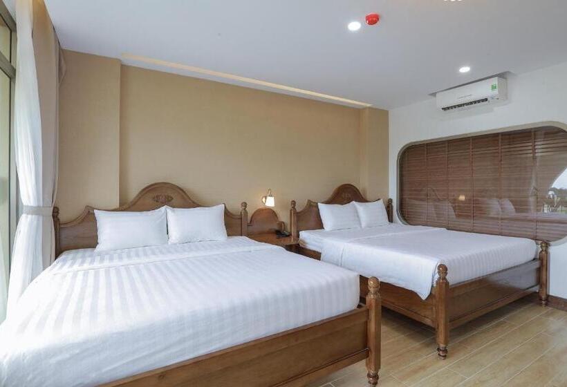 اتاق استاندارد چهار تخته با چشم‌انداز دریا, Maya Hotel 4