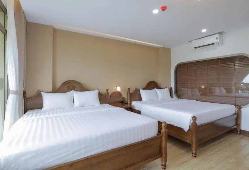 اتاق استاندارد چهار تخته با چشم‌انداز دریا, Maya Hotel 4