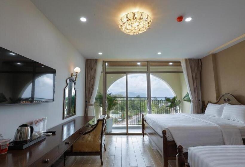 اتاق استاندارد چهار تخته با چشمانداز دریا, Maya Hotel 4