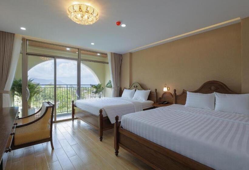 اتاق استاندارد چهار تخته با چشمانداز دریا, Maya Hotel 4