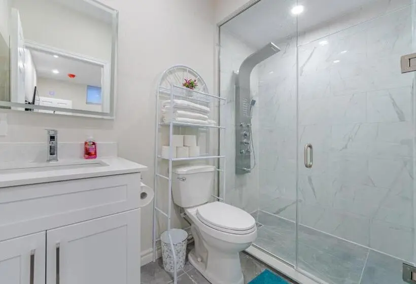 デラックスルーム, Private Basement Bedrooms In Oakville