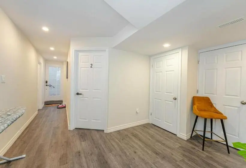 デラックスルーム, Private Basement Bedrooms In Oakville