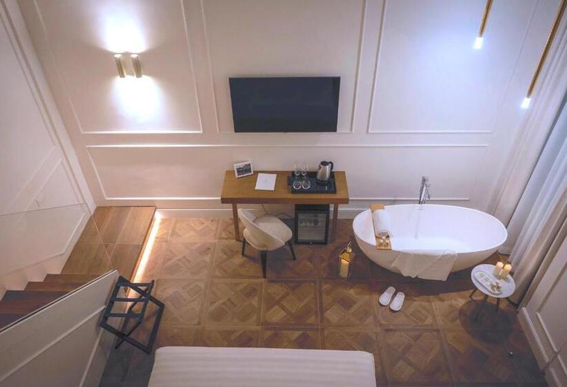 سوئیت با وان آب گرم, Suite Residenza Quartieri Storici Duomo