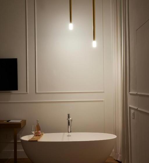 سوئیت با وان آب گرم, Suite Residenza Quartieri Storici Duomo