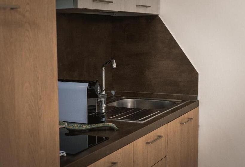 استوديو قياسي مطل على البحيرة, Moniga Resort