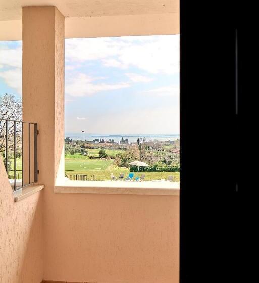 غرفة قياسية مطلّة علي البحيرة, Moniga Resort