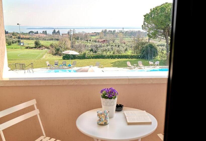 غرفة قياسية مطلّة علي البحيرة, Moniga Resort