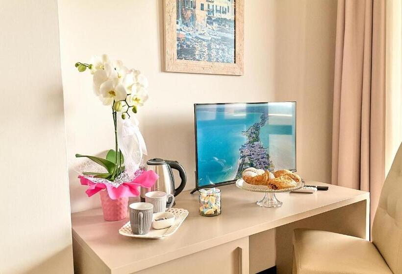 غرفة قياسية مطلّة علي البحيرة, Moniga Resort