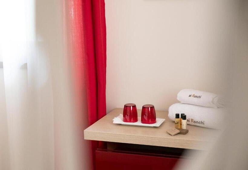 Suite with lake view, Ai Ronchi B&b