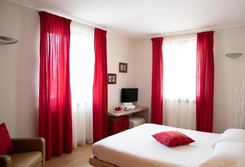 Suite with lake view, Ai Ronchi B&b