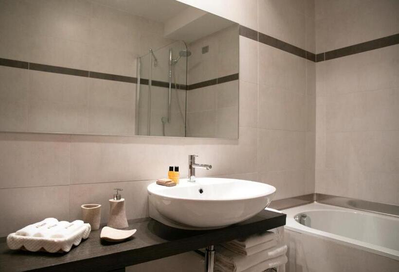 Suite with lake view, Ai Ronchi B&b