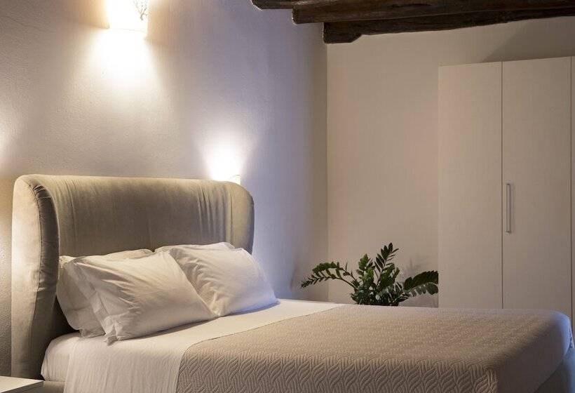 סוויטת ג'וניור, Domu Elvira