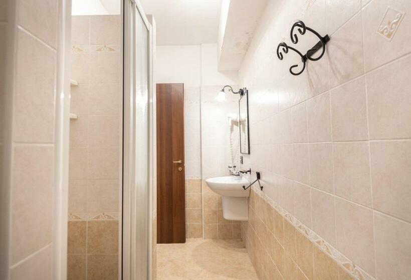 غرفة قياسية مطلّة علي الحديقة, B&b Villa Barbarossa