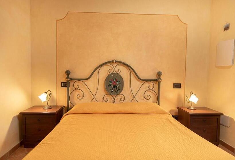 غرفة قياسية مطلّة علي الحديقة, B&b Villa Barbarossa