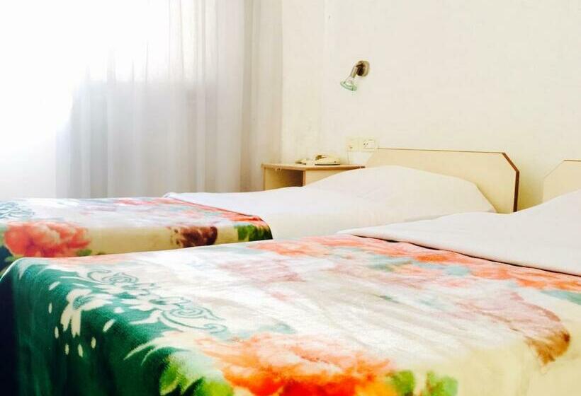 اتاق استاندارد سه نفره, Al Salam