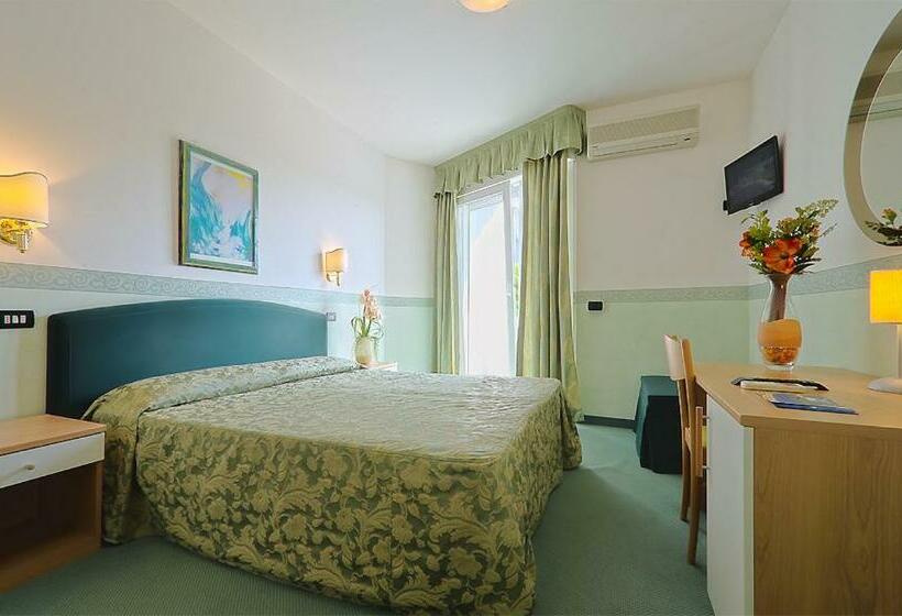 标准三人间, Carlton