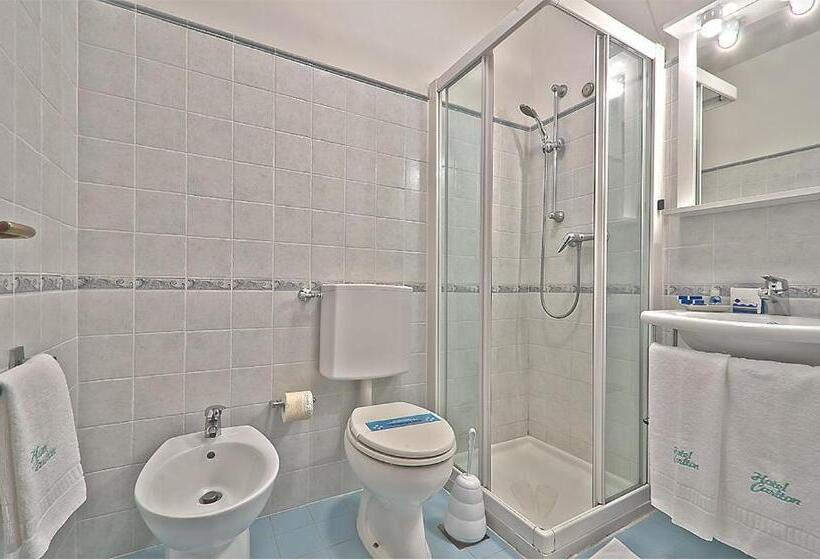 四人标准间, Carlton