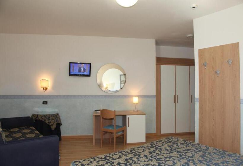 四人标准间, Carlton