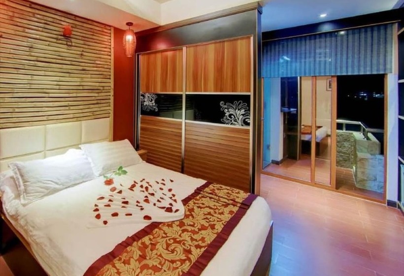Quarto Superior, Clear Sky Inn