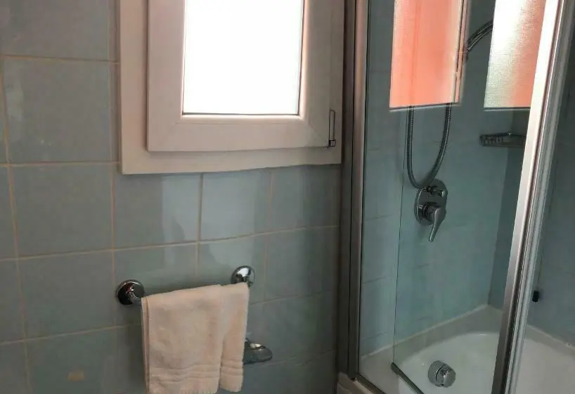 اتاق استاندارد چهارنفره با بالکن, Dal Ponte