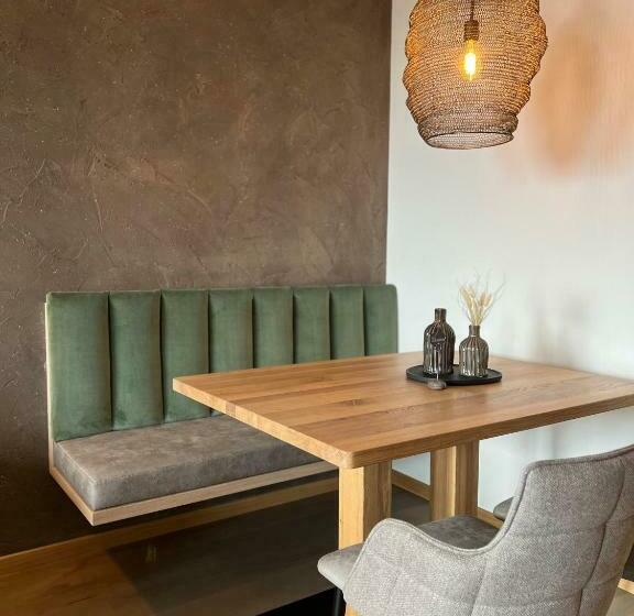 דירת חדר, Das Grafenstein Familienresidence