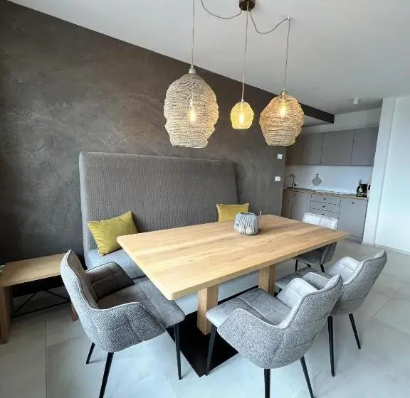 Sviitti 2 Makuuhuonetta, Das Grafenstein Familienresidence