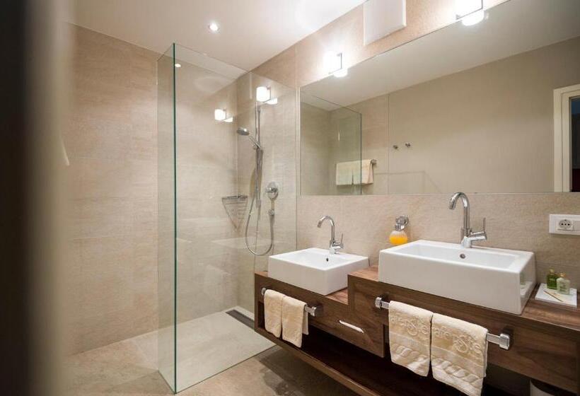 דירת חדר, Das Grafenstein Familienresidence