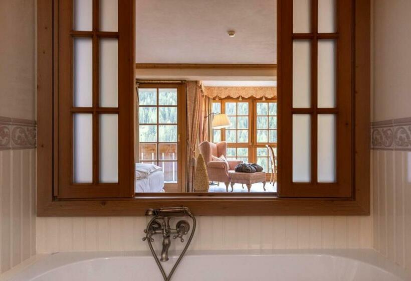 غرفة سوبيريور, Fanes