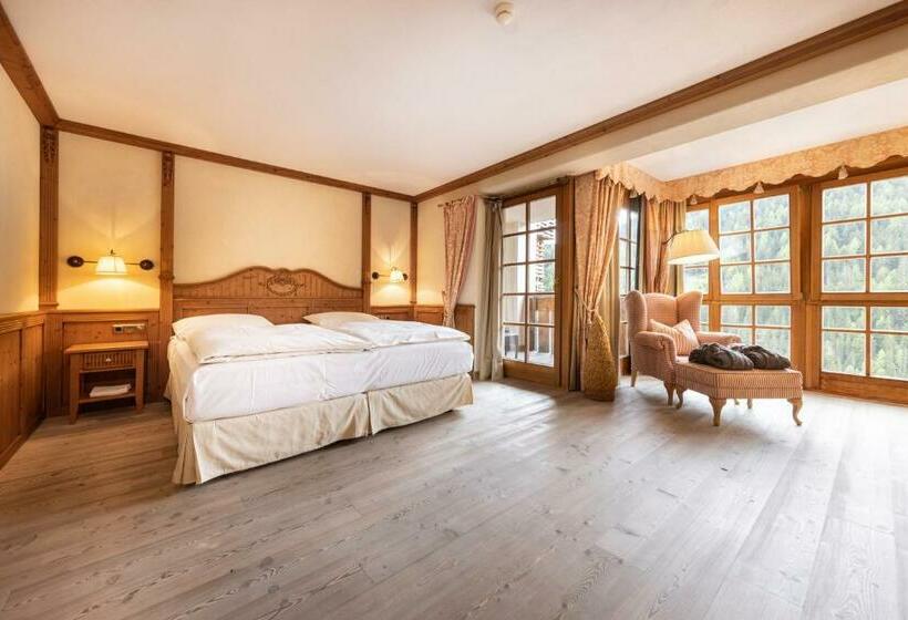 غرفة سوبيريور, Fanes