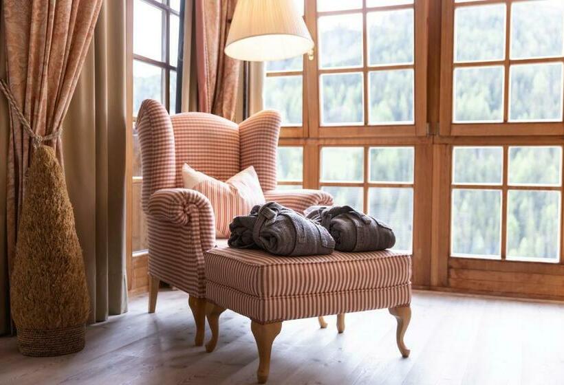 غرفة سوبيريور, Fanes