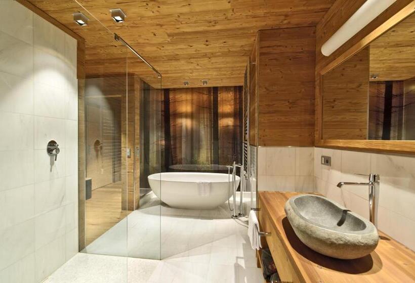 شاليه غرفة نوم واحدة, Fanes