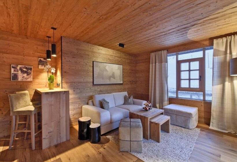 شاليه غرفة نوم واحدة, Fanes