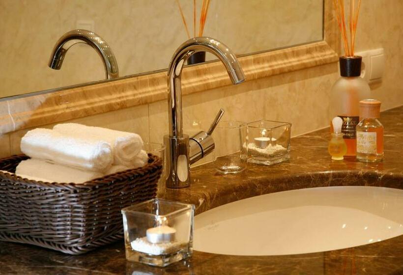 舒适型房间, Grones