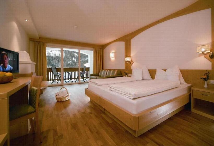 高级大房间, Grones