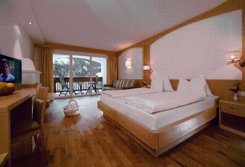 高级大房间, Grones