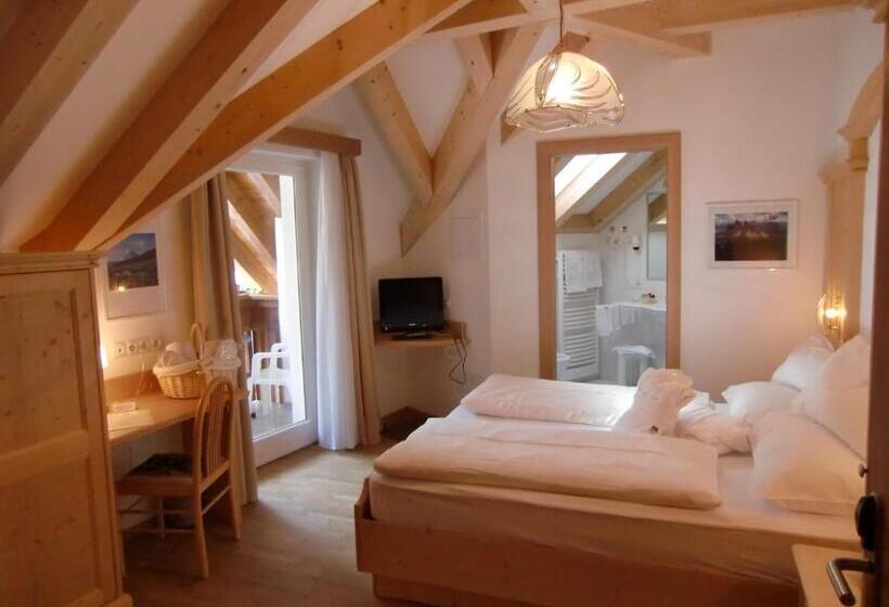 标准间带阳台, Grones