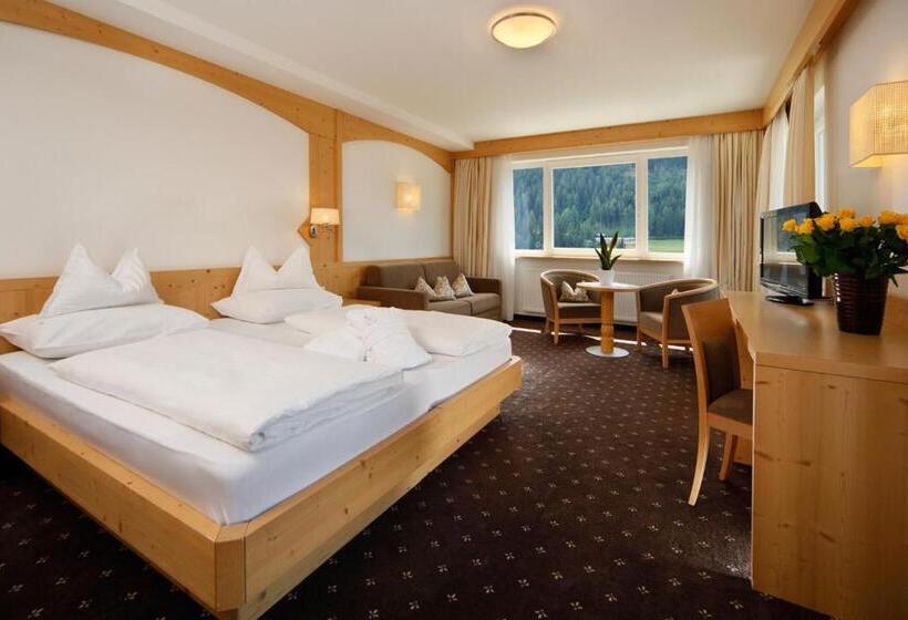 高级大房间, Grones