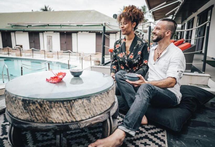 اتاق استاندارد با چشمانداز استخر, Hibiscus